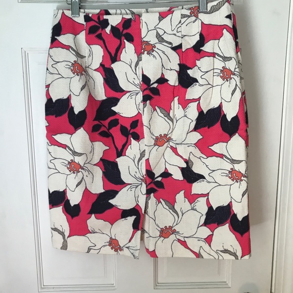 Ann Taylor red white floral print pencil skirt - Picture 3 of 5